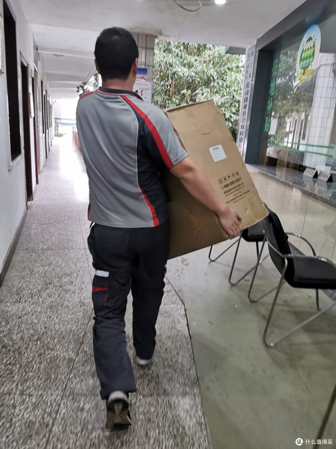 顺丰好就好在不用自己去快递点取,在这里谢谢顺丰小哥帮我扛上楼