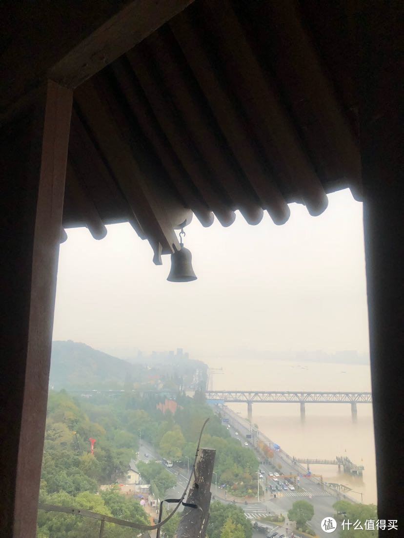 江南忆，最忆是杭州：10月底漂雨的日子游杭州六合塔公园