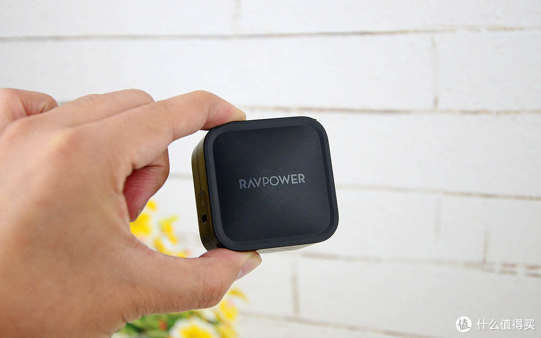 RAVPower 61W氮化镓充电器：更小身材、更大功率、更快充电！
