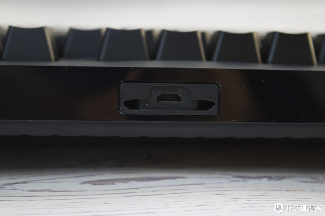 量产中的客制化：罗技GPROX可换轴机械键盘开箱