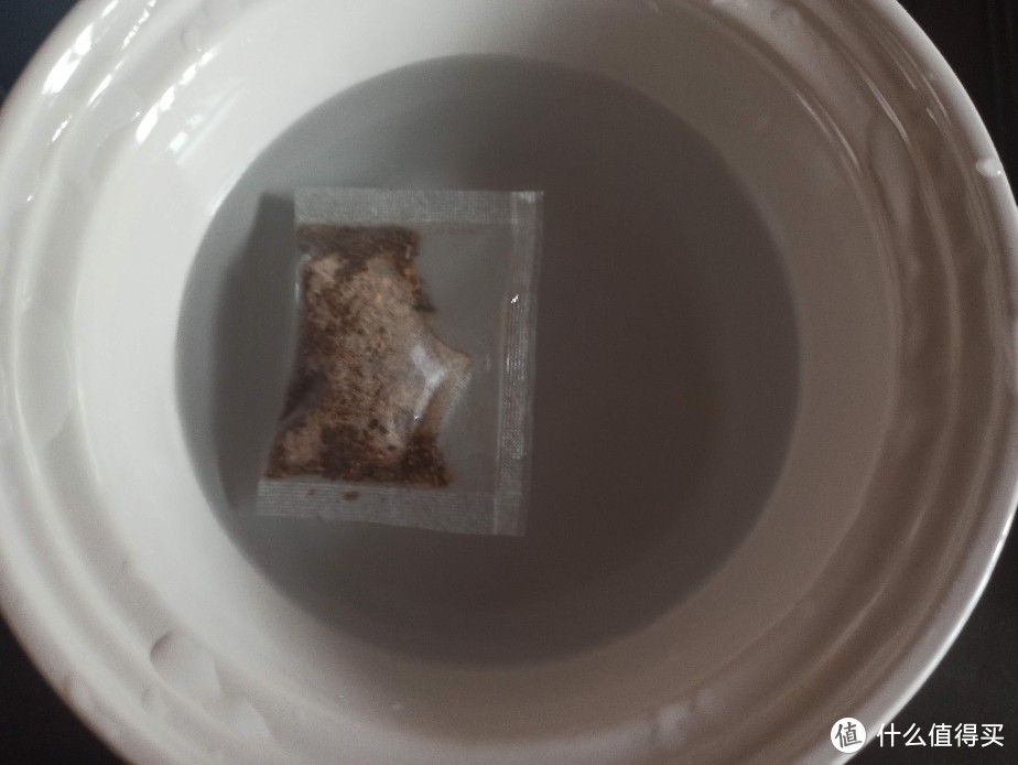 简单卤料煮鸡蛋的方法（蛋哥在家自制剥皮卤蛋）五香茶叶蛋代早餐的做法详解