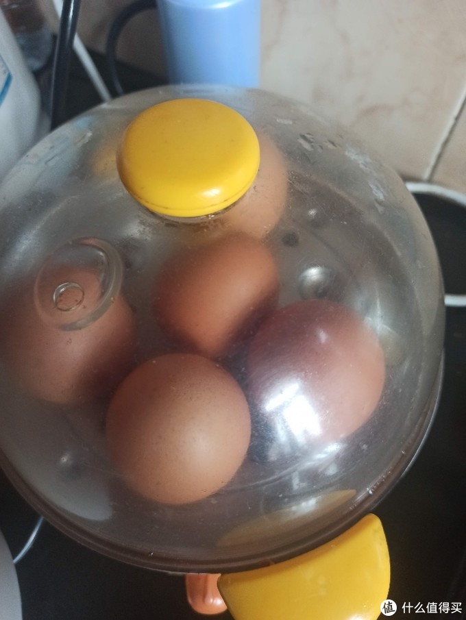 简单卤料煮鸡蛋的方法（蛋哥在家自制剥皮卤蛋）五香茶叶蛋代早餐的做法详解