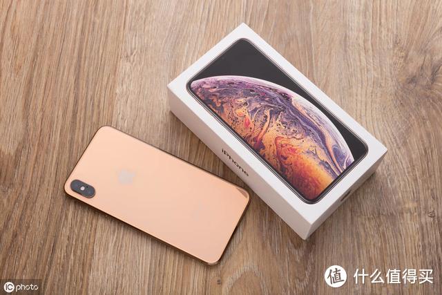 心疼苹果机皇！iPhone XS Max再跌入新低，价格依然买不起