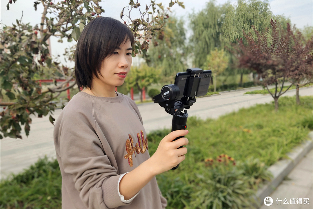 小巧便携，手机相机拍摄一机搞定：智云云鹤M2手持稳定器体验!
