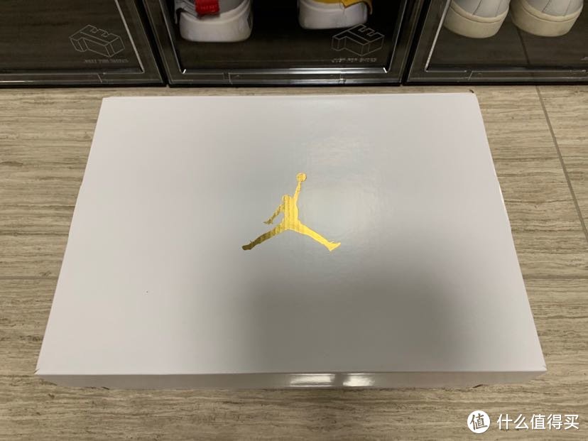 女鞋也有大码 Air Jordan 1 mid 黑红漆皮