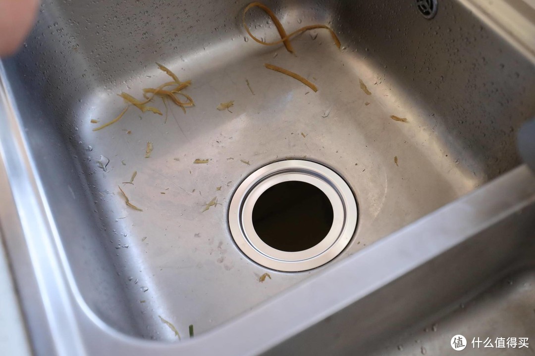 有了它，每晚8点后不再为湿垃圾而烦恼——贝克巴斯E70家用厨房食物垃圾处理器
