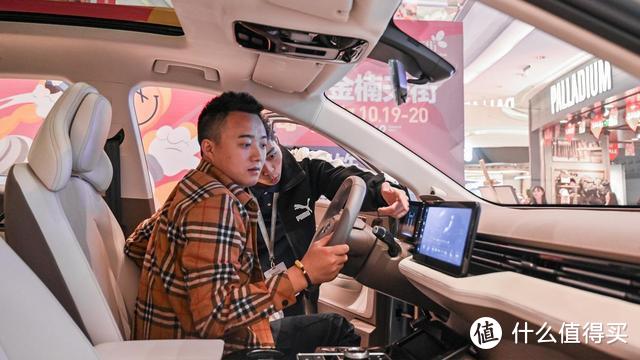 实拍爱驰U5展车：关于这部所有的细节都在这里