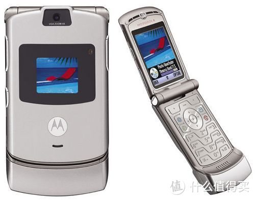 RAZR“刀锋”回归！Motorola 摩托罗拉 将推出 RAZR 可折叠智能手机