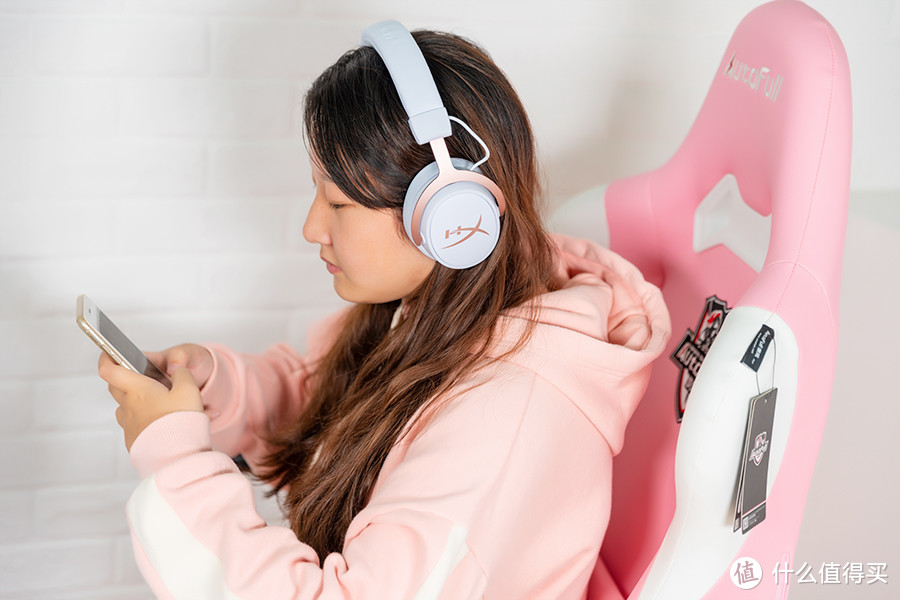 女玩家的音频玩物 HyperX天际玫瑰金版蓝牙游戏耳机评测