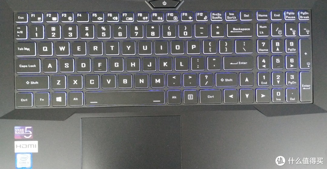 C面背光键盘，貌似还是RGB？