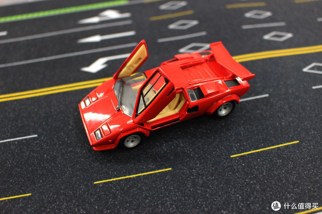 TAKARA TOMY多美卡 1:43兰博基尼康塔什Lambroghini Countach LP500S 开箱