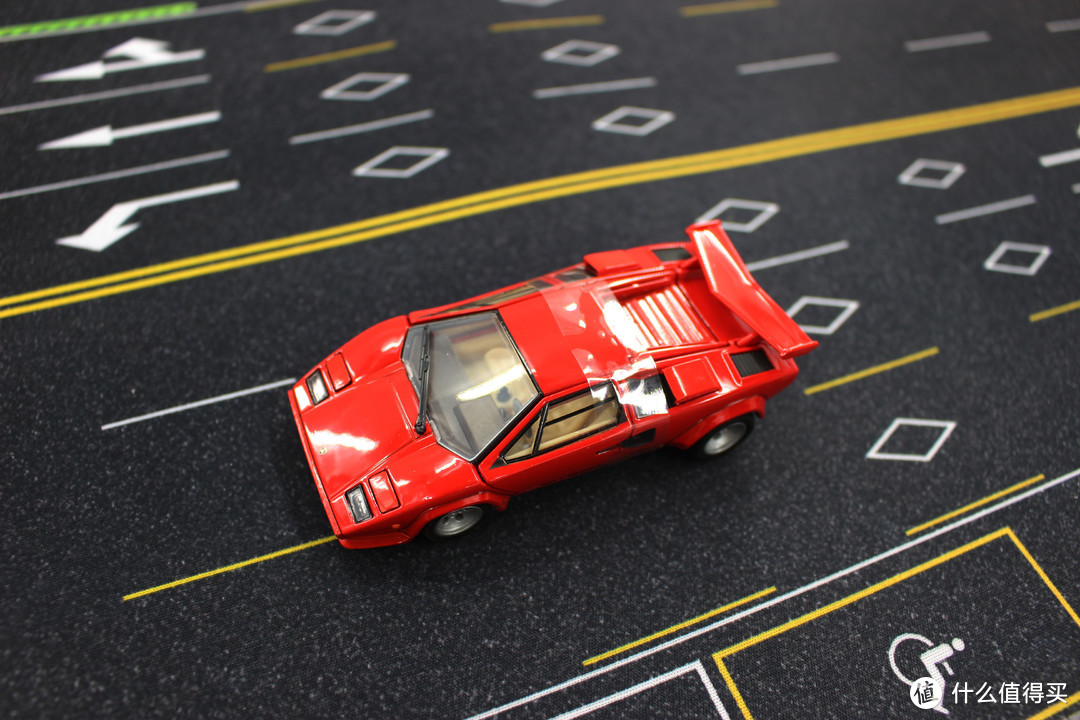 TAKARA TOMY多美卡 1:43兰博基尼康塔什Lambroghini Countach LP500S 开箱