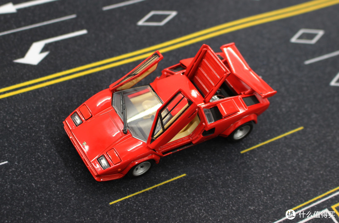 TAKARA TOMY多美卡 1:43兰博基尼康塔什Lambroghini Countach LP500S 开箱