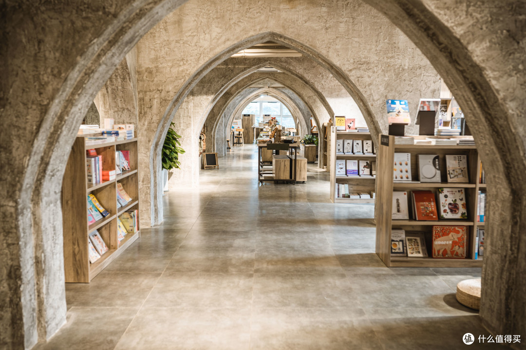成都首家洞穴书店——几何书店