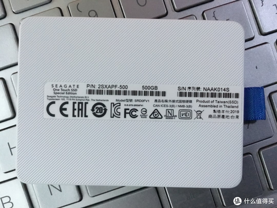 轻巧便携高颜值移动固态硬盘——希捷One Touch SSD