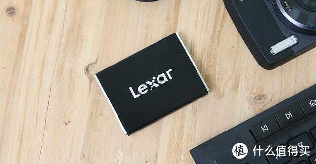 工作出差好帮手，小容量电脑好伴侣：Lexar雷克沙1T固态硬盘上手