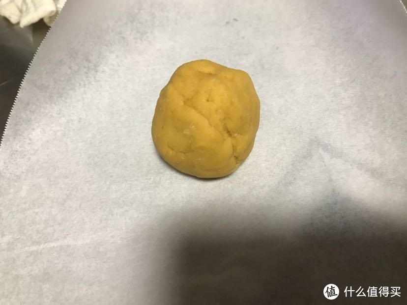 最后的成品没有加任何的粉类能直接成柔软的团，像橡皮泥一样