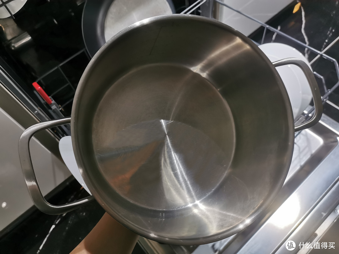 洗碗机性能和颜值怎么平衡？全嵌入式洗碗机洗涤和烘干效果测评