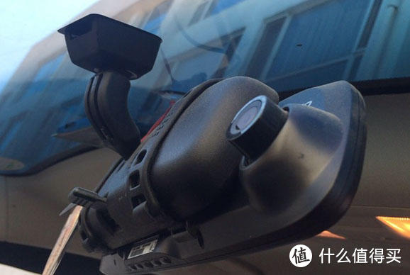 大广角拍摄清晰 M301行车记录仪评测