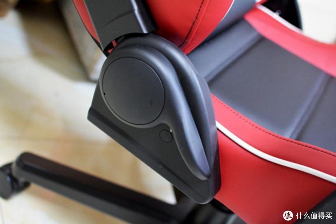 将豪车座驾设计元素融入电竞椅中，Victorage VC03开箱体验