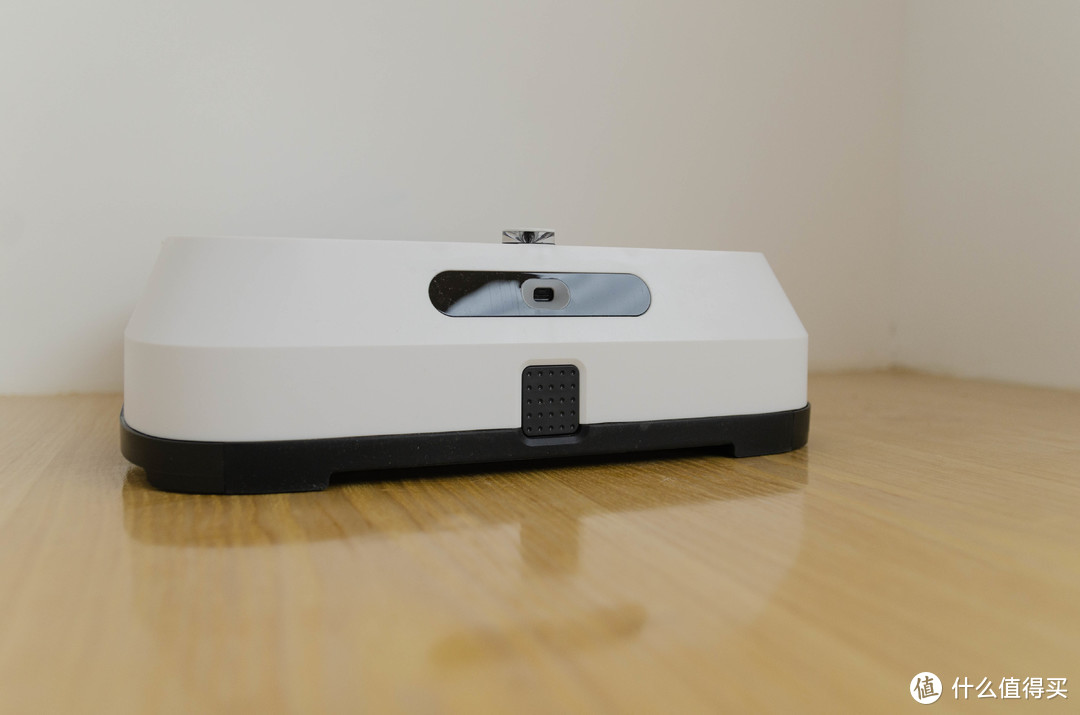 小巧紧凑，白色悦目：iRobot 新品m6擦地机器人开箱