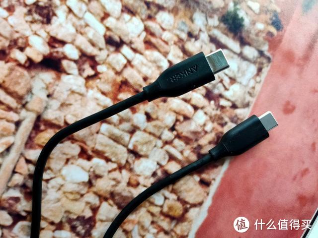 充电更快，还和新iPhone更配！Anker 暗夜绿移动电源和数据线体验