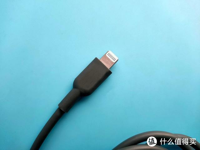 充电更快，还和新iPhone更配！Anker 暗夜绿移动电源和数据线体验