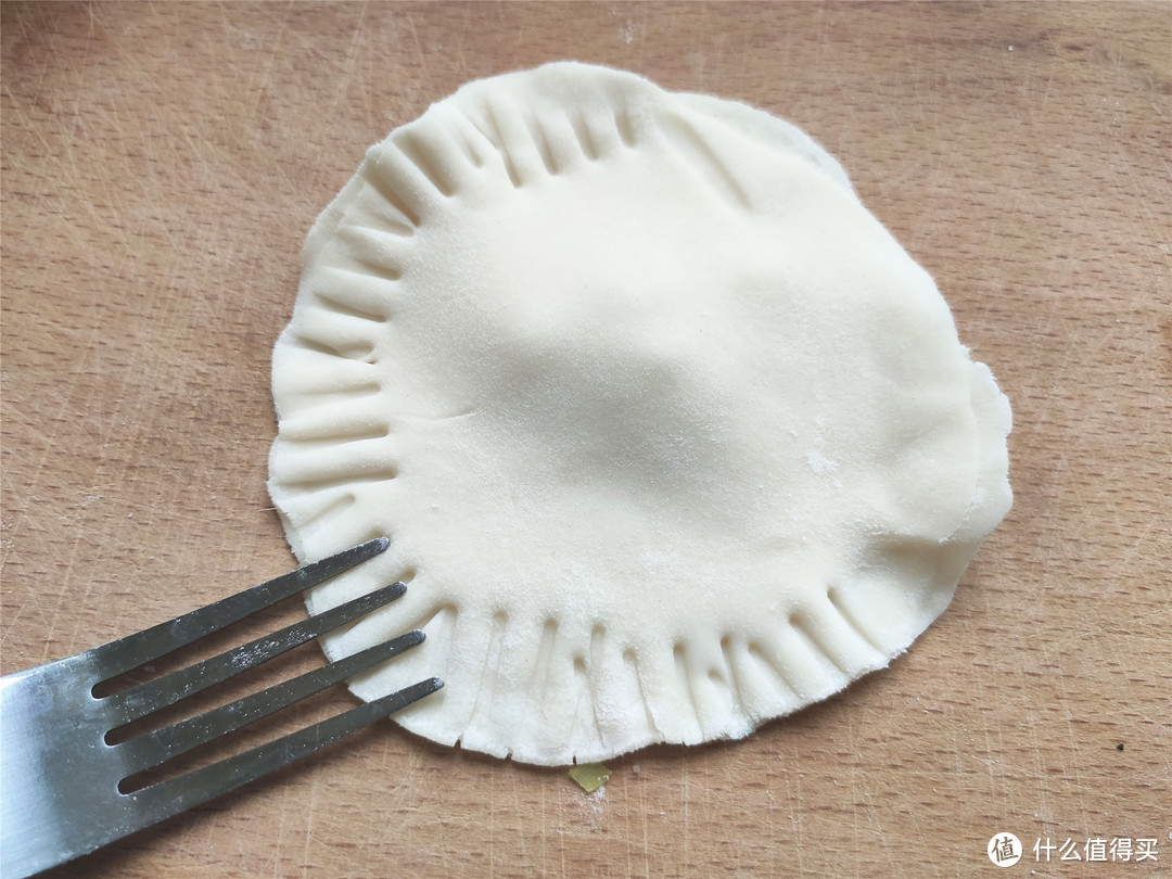 吃剩的饺子皮别扔掉，5分钟巧变鸡蛋灌饼，外酥里嫩全家抢着吃