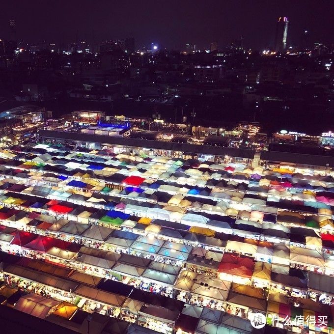 拉差达火车夜市