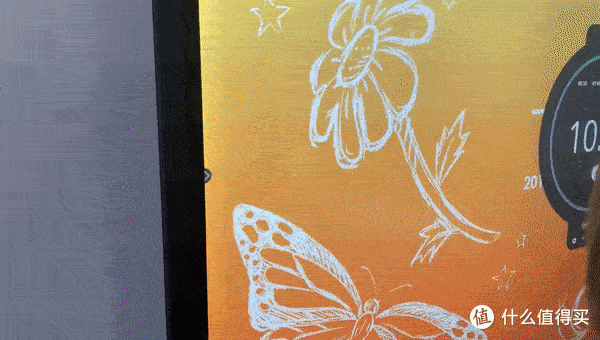 所有功能都集成在了这个菜单里，在屏幕的底边与两侧都可以很方便地调出，并且不受打开程序的影响。小编亲测，不管是放PPT、播视频、多人投屏时，也不会影响菜单的响应速度