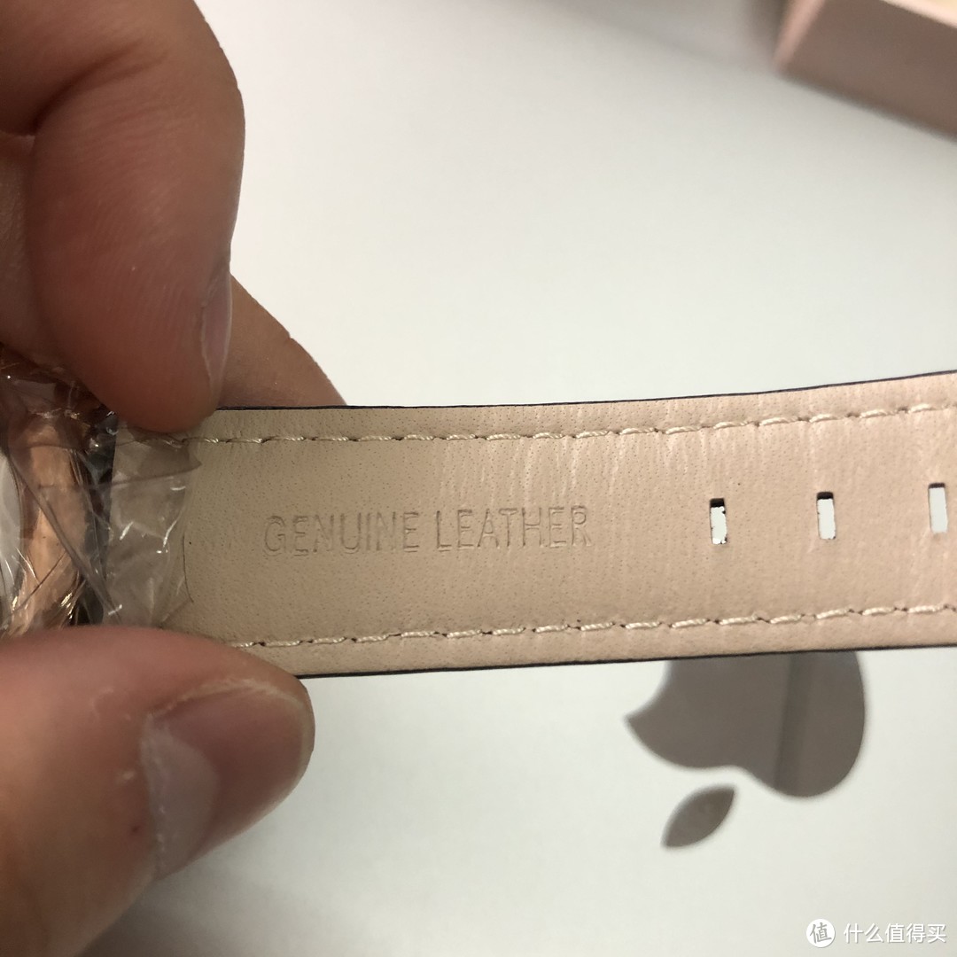 表带印有genuine leather字样