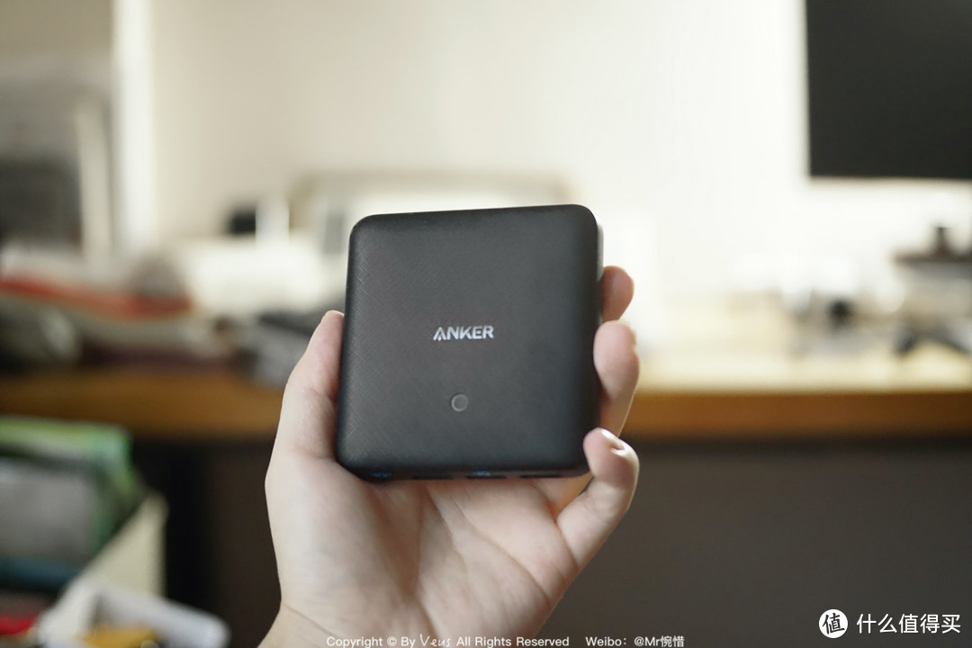 可以带着走的桌面级充电站——Anker 65W GaN 4口桌充