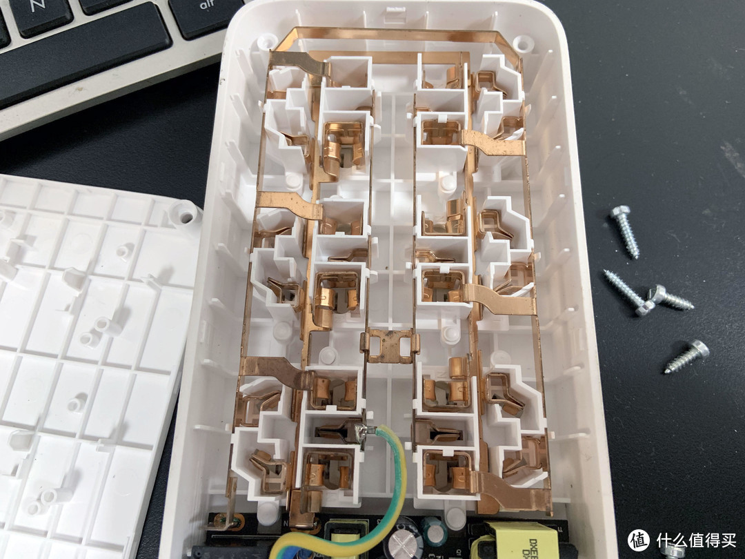 插座铜排，这密密麻麻的要全抠下来会累死。