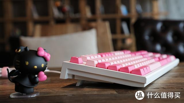 REALFORCE燃风&Hello Kitty合作款静电容键盘：宇宙最萌公主驾到