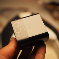 可能是最小巧、最有颜值的电脑电源适配器——ZIM USB-C 65W