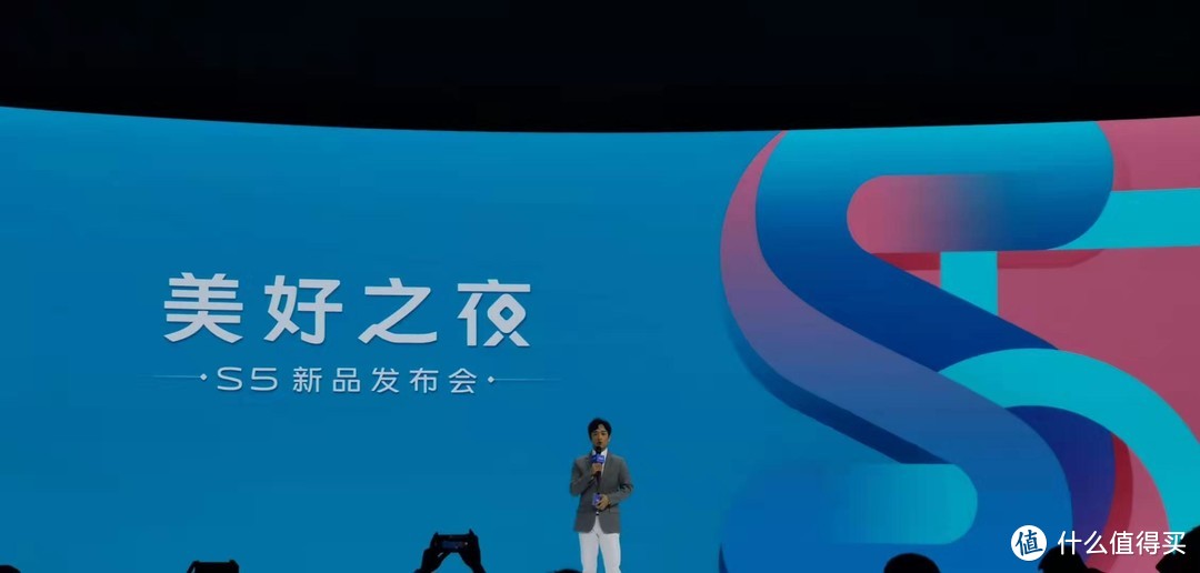 vivo S5 令蔡徐坤都无法抵抗的人像拍照手机