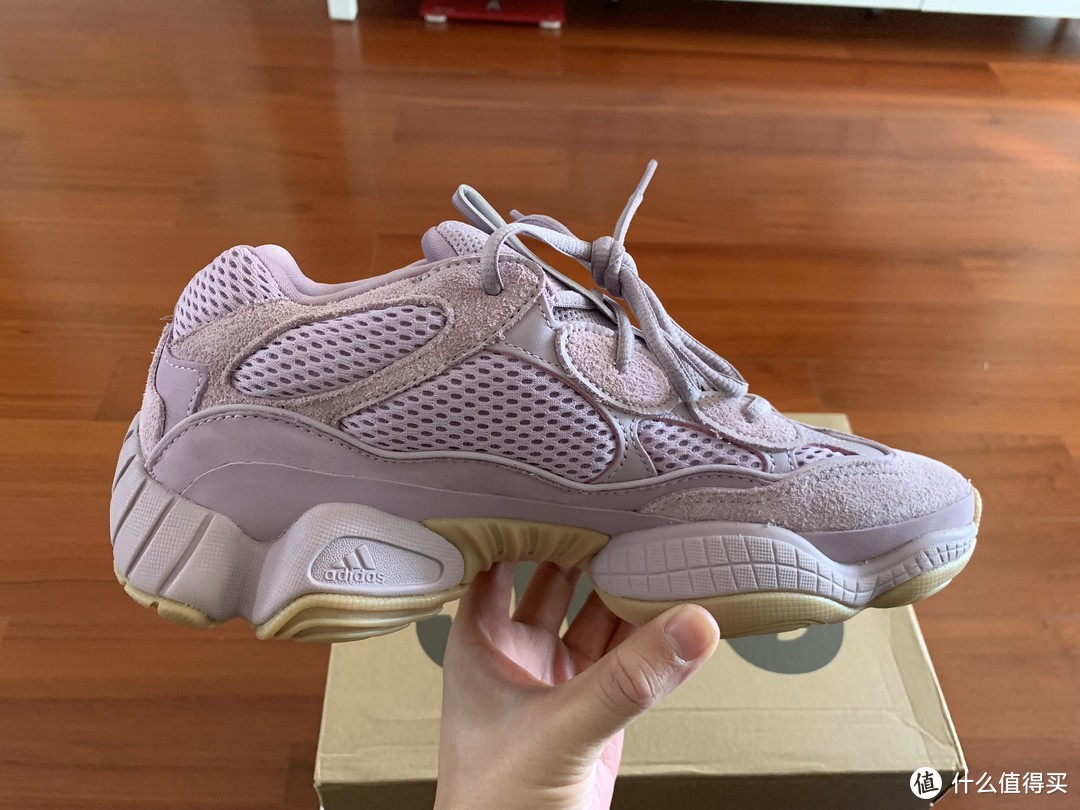 灭霸紫薯色的 Yeezy 500 ， 亲身示范来告诉你是否好搭