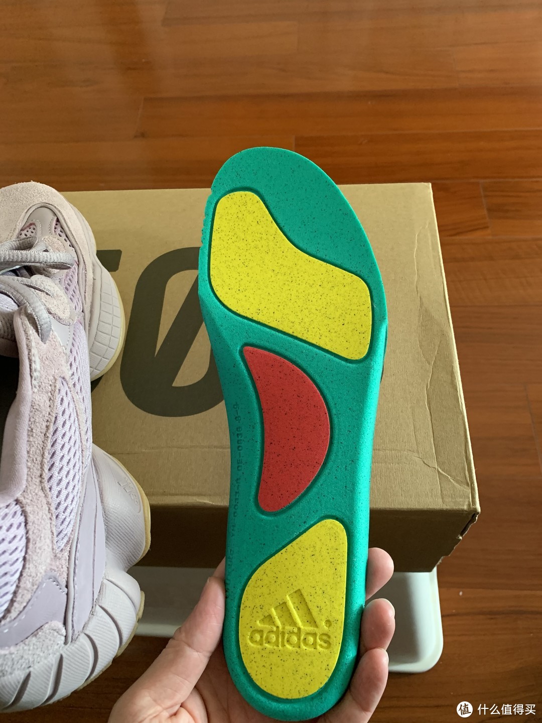 灭霸紫薯色的 Yeezy 500 ， 亲身示范来告诉你是否好搭