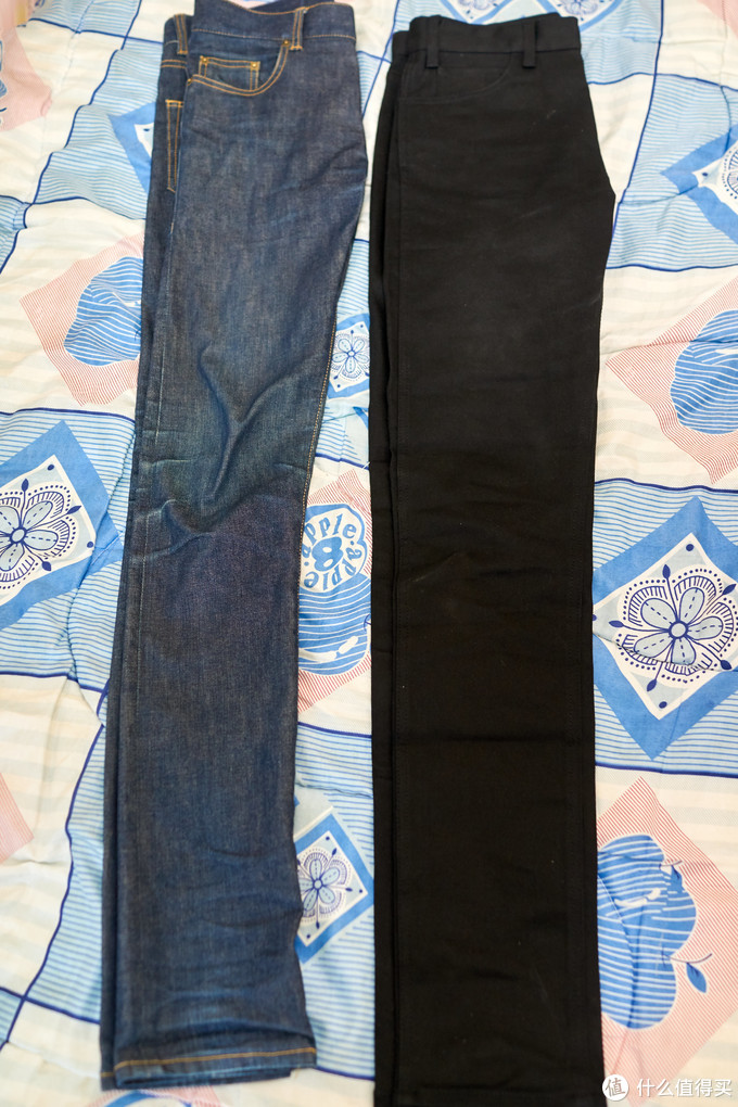 侧面和之前的同尺码的SL牛仔裤对比，虽然这条裤子被我穿出点纹路来了，长度是110cm,比SL(114)短一点点。