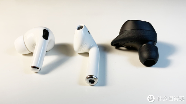 从左到右AirPods Pro，AirPods 2，IconX 2018