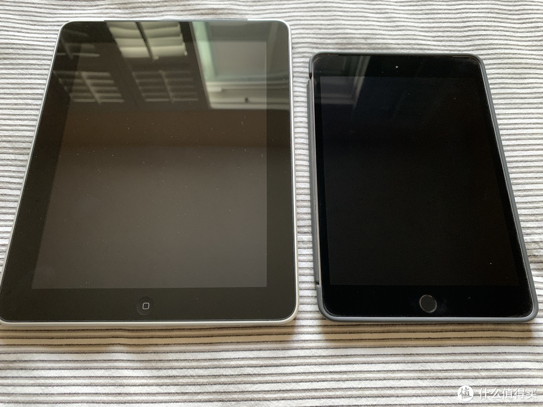 和日常主力iPad mini 4来个对比：9.7 vs. 7.9，如果边框窄一点，初代iPad应该不难装下11寸的屏