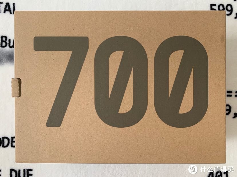 Yeezy boost 700 v2黑魂开箱 对比一代版本