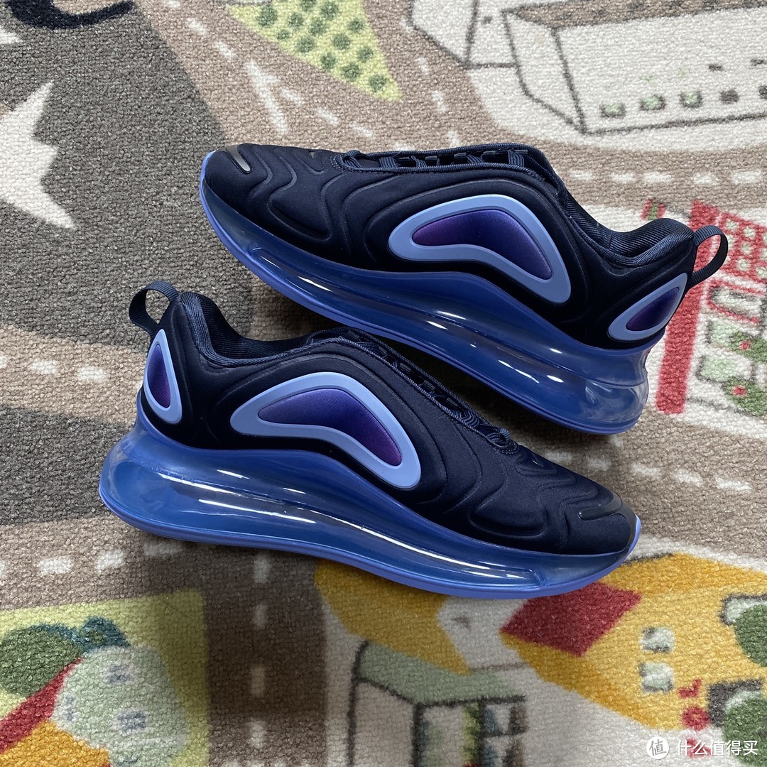 气垫的又一创新Nike Air Max 720