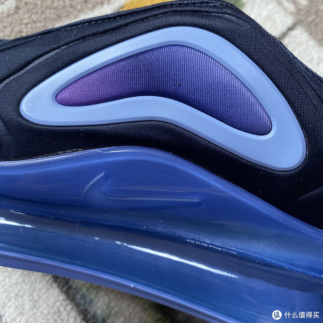 气垫的又一创新Nike Air Max 720