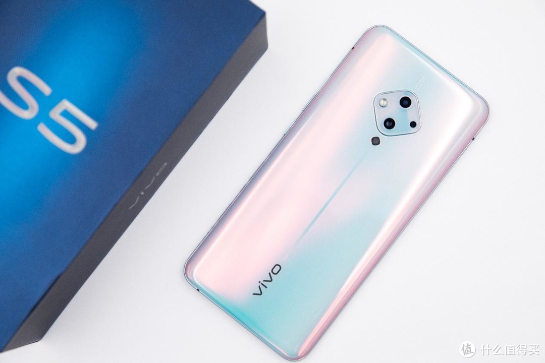 打脸难看浴霸的几何菱形设计 vivo S5真机实测