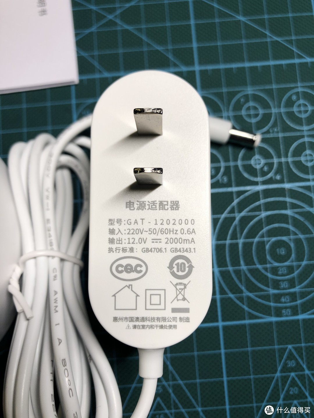 电源适配器，12v2A 24W。线大概有1.5米，没有量