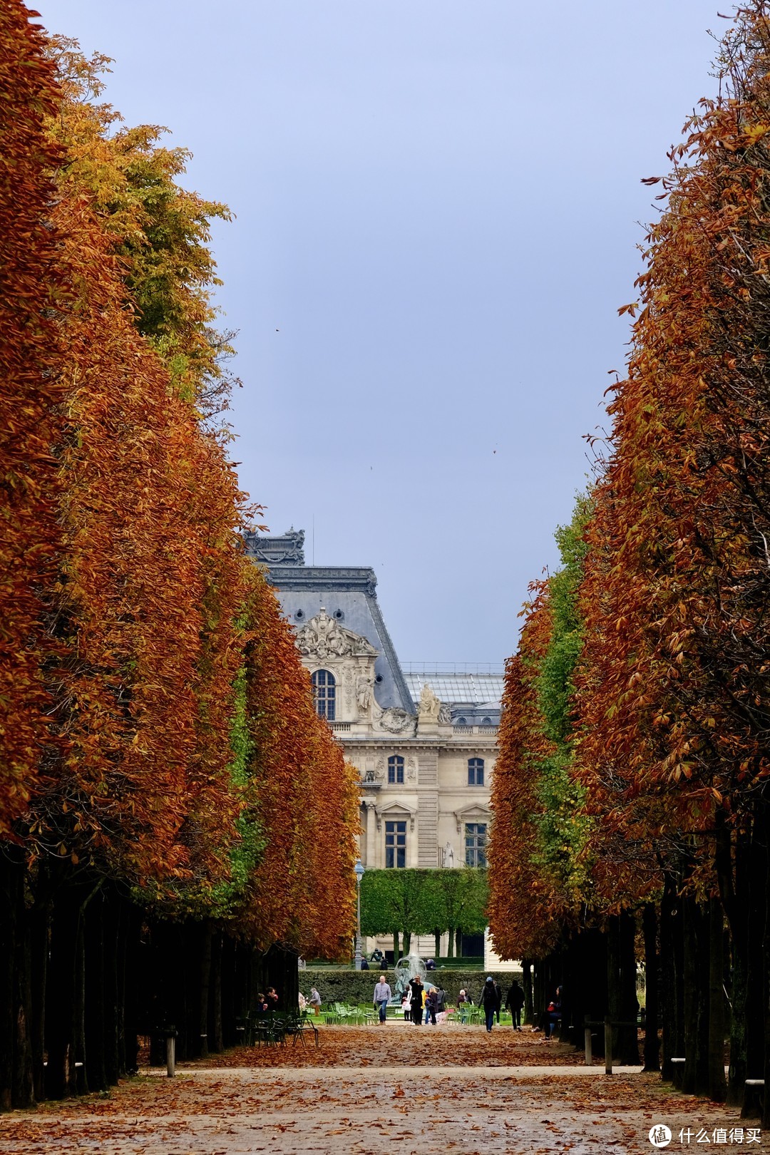 深 秋 时 节 的 巴 黎