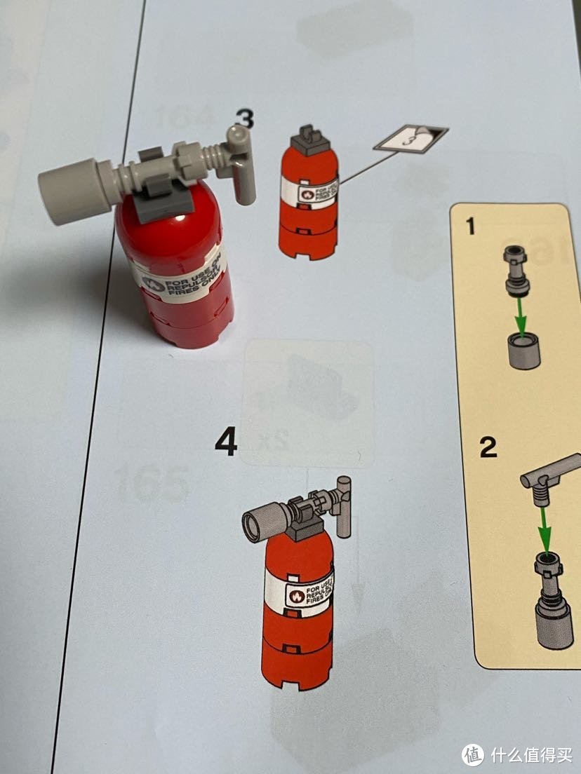 这普通的灭火器，加上专属贴纸就变得特别而且珍贵了
