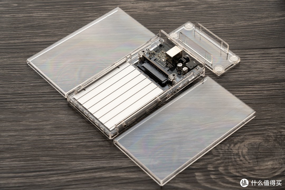 透明风格设计，可以同时安装两块2.5寸硬盘，ORICO双盘位硬盘盒体验