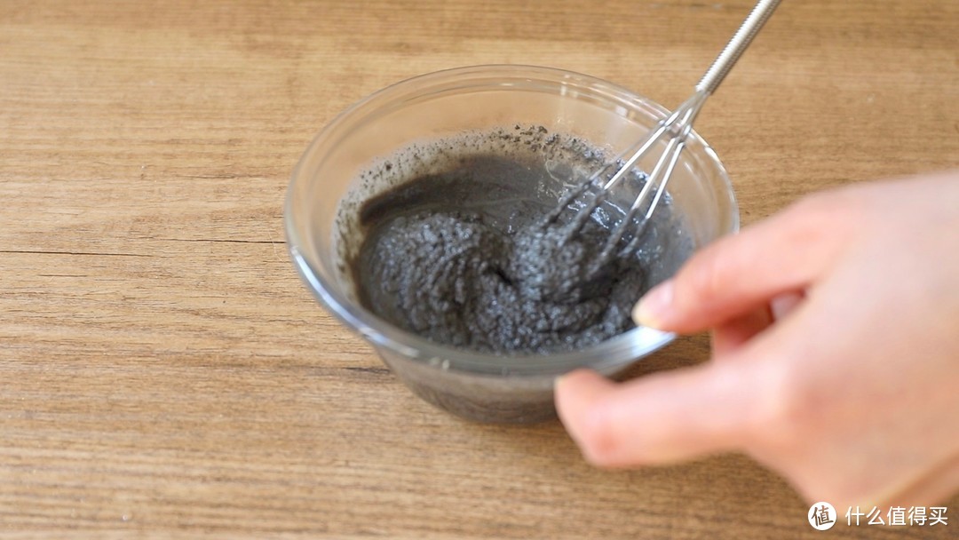 【视频】原来大理石纹是这样画出的 免烤黑芝麻慕斯蛋糕